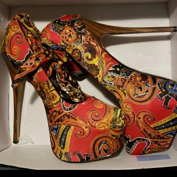 Scene| Printed Heels - Picture 2 of 3